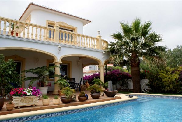 VILLA IN DENIA