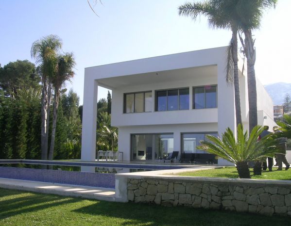 MODERN VILLA